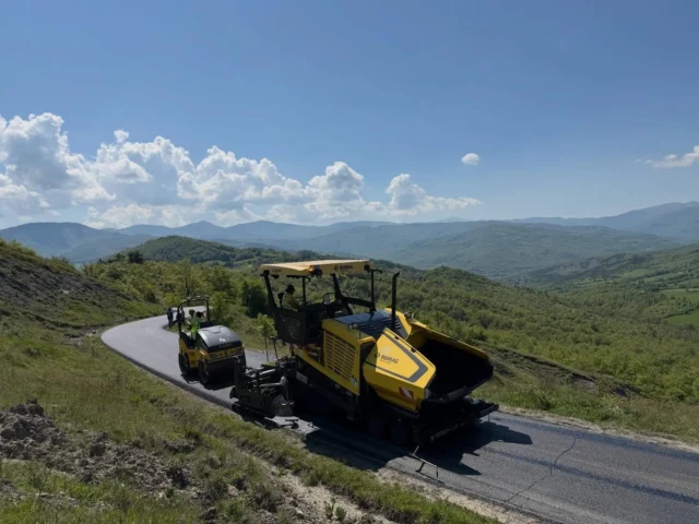Precisione. Affidabilità. Risultati. 
Un altro cantiere che avanza grazie alla professionalità del nostro team e alle migliori tecnologie BOMAG. 
#RoadConstruction #Asfalti #lavoriincorso⚠️🚧